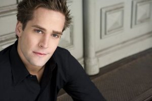 Фото - Тайлер Холлингер: 300x200 / 10 Кб