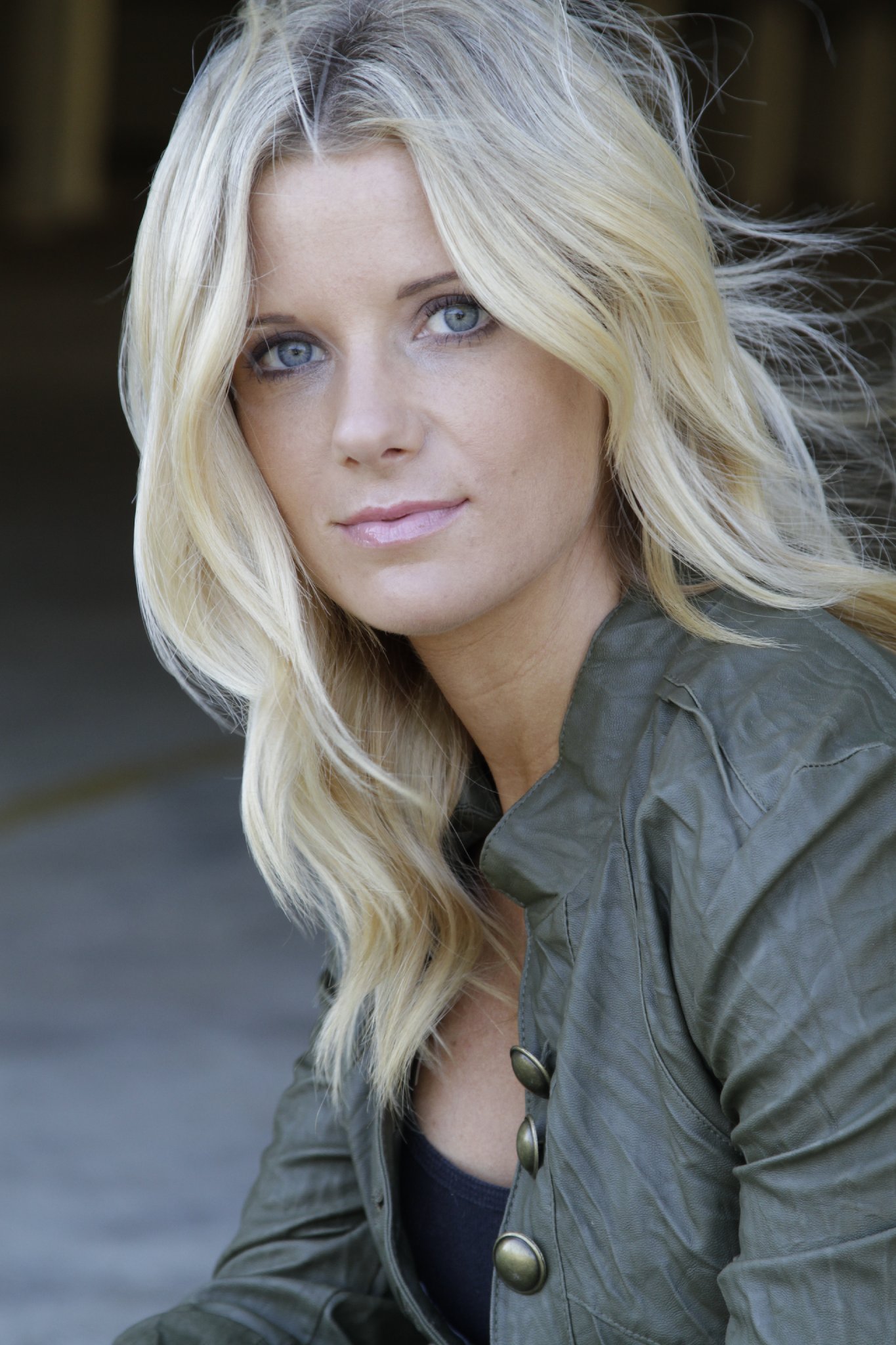 Фото - Молли Брэйди: 1365x2048 / 369 Кб