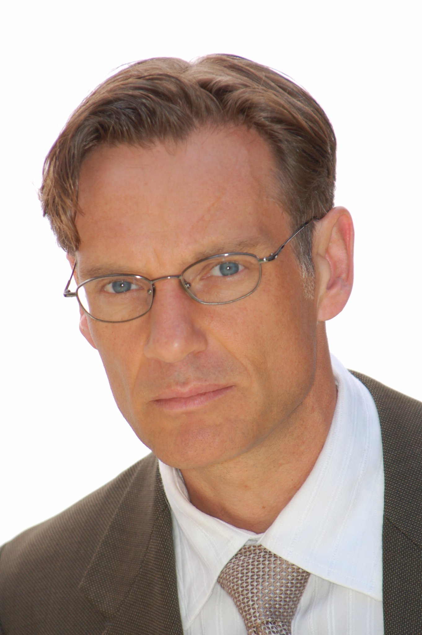 Фото - Элистер Стил: 1362x2048 / 253 Кб