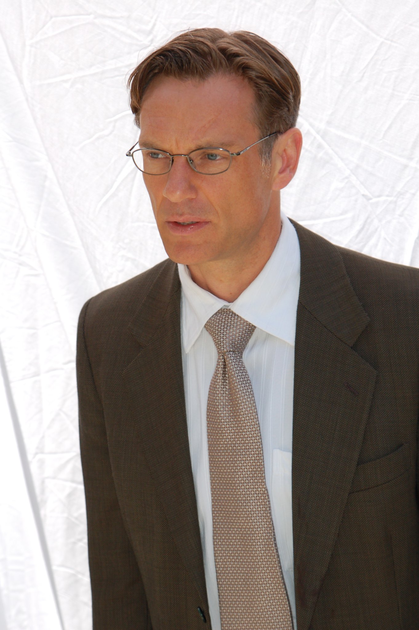 Фото - Элистер Стил: 1362x2048 / 344 Кб