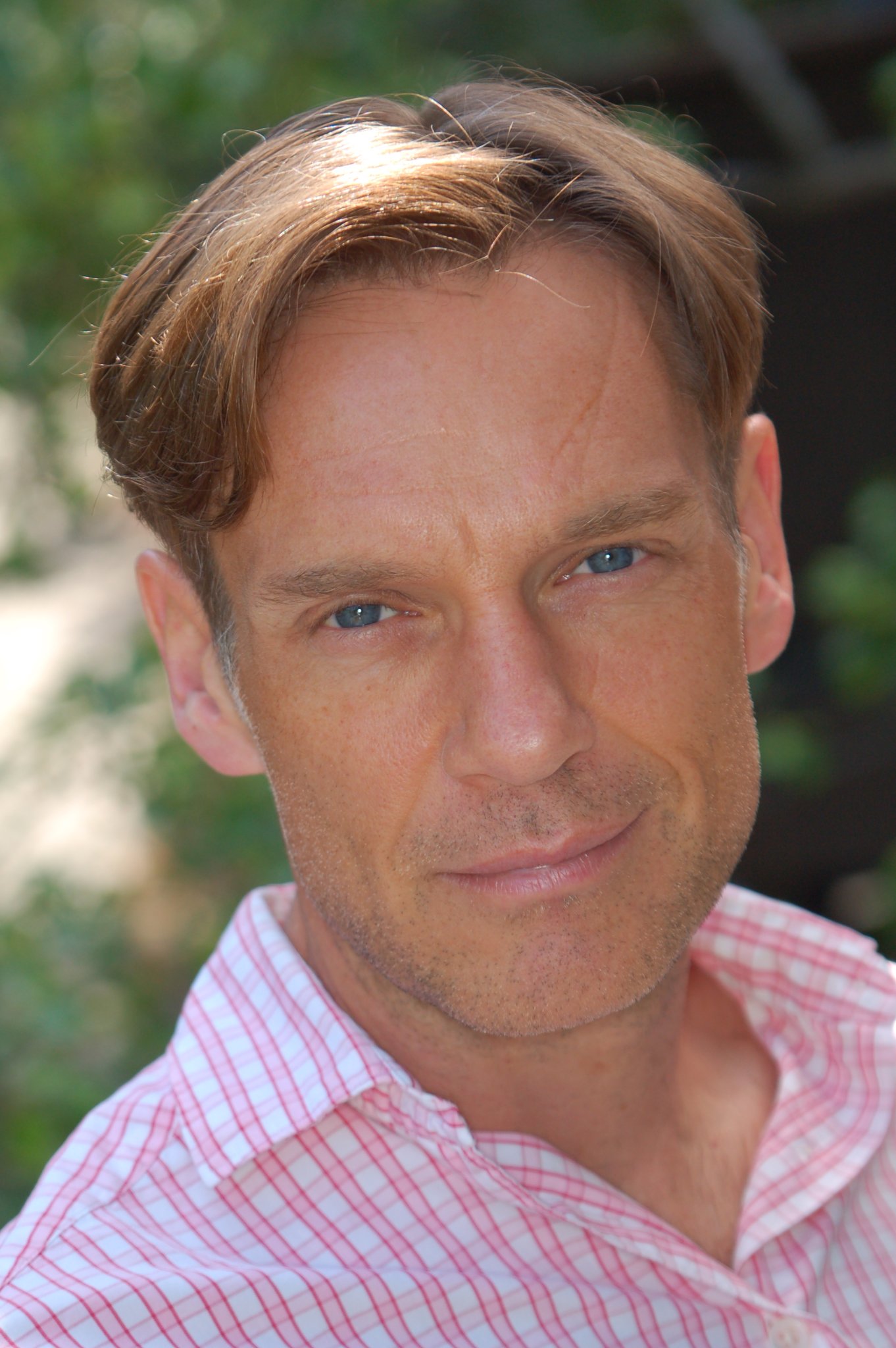 Фото - Элистер Стил: 1362x2048 / 309 Кб