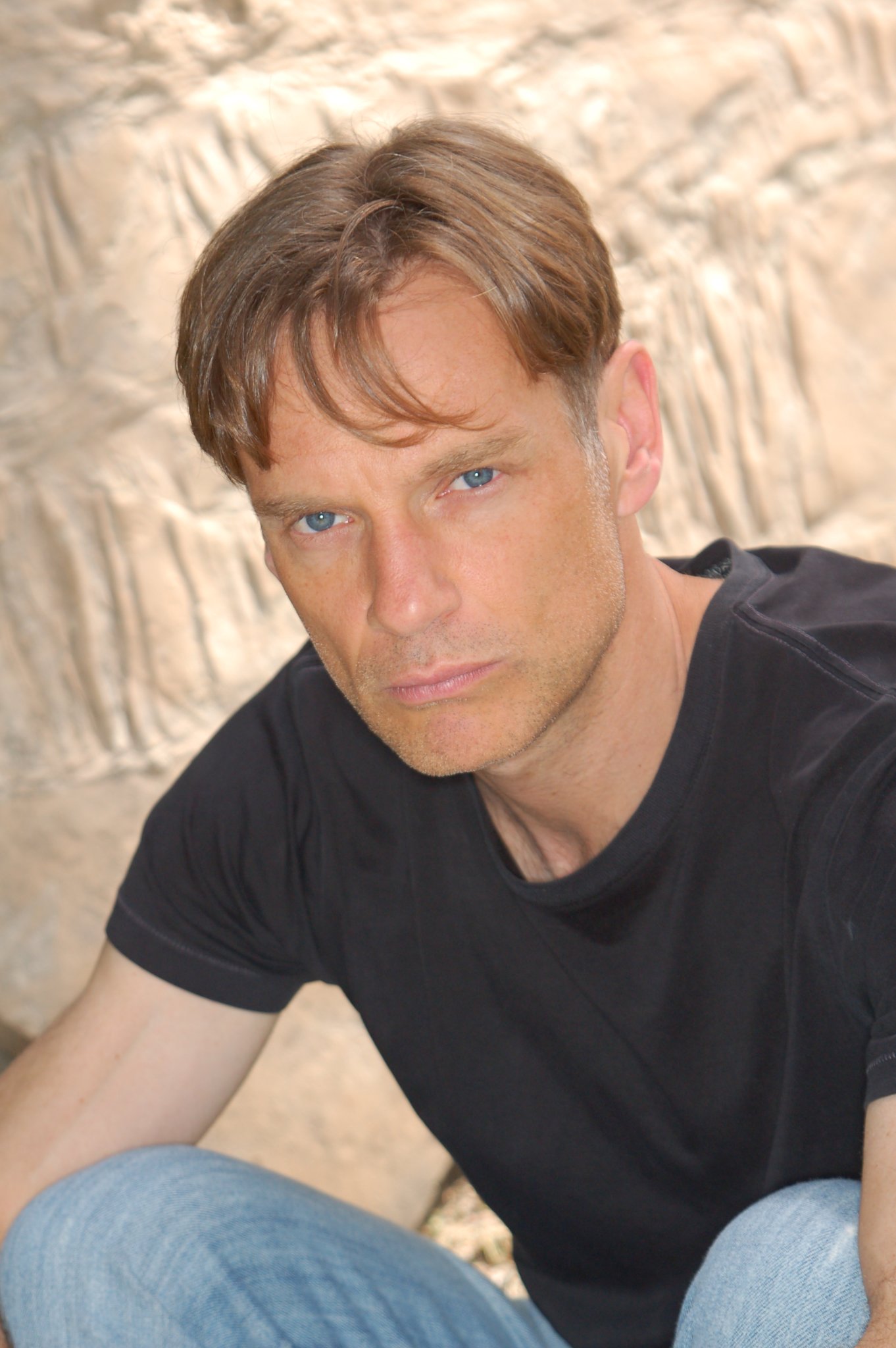 Фото - Элистер Стил: 1362x2048 / 263 Кб