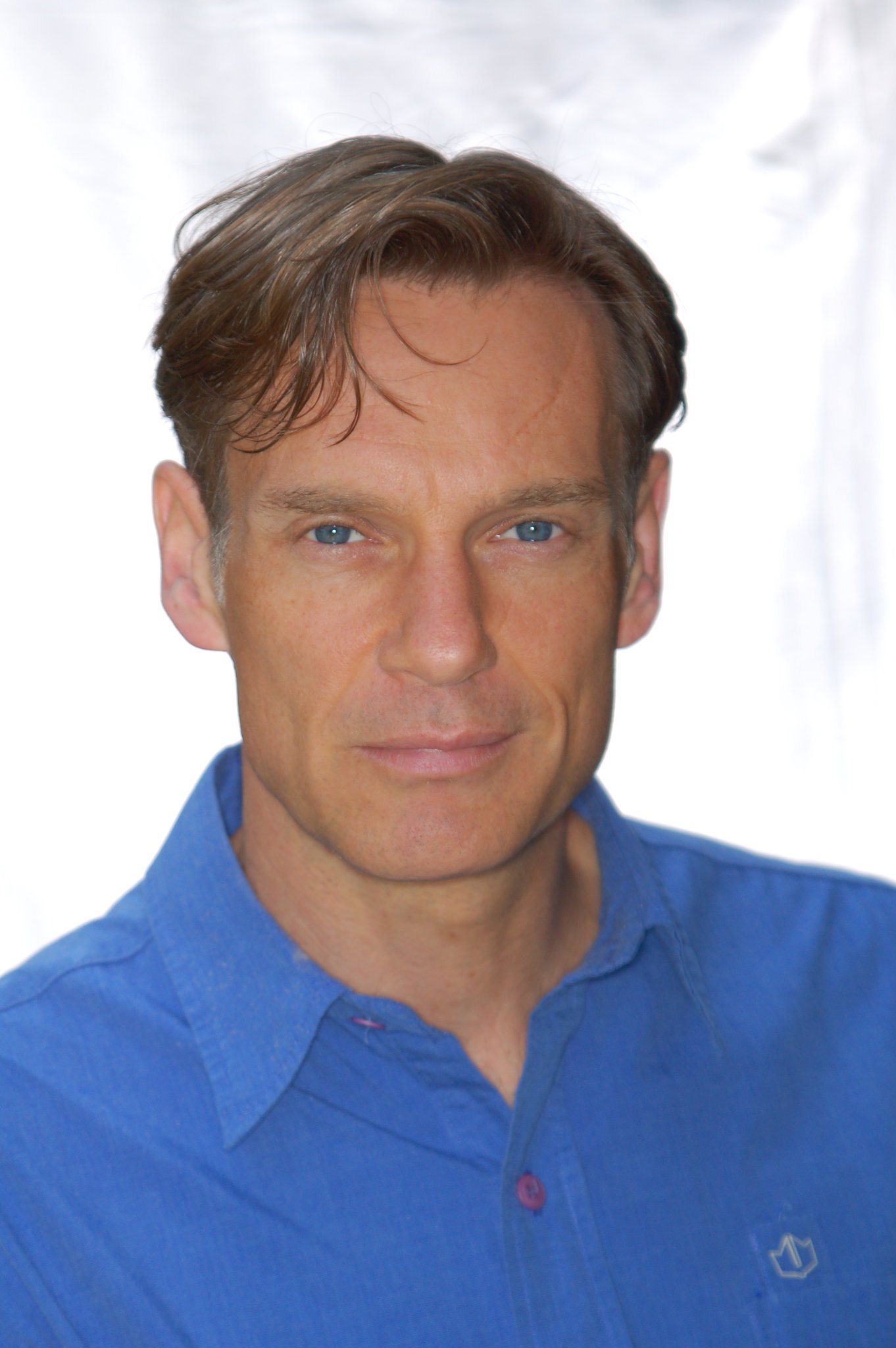 Фото - Элистер Стил: 1362x2048 / 197 Кб