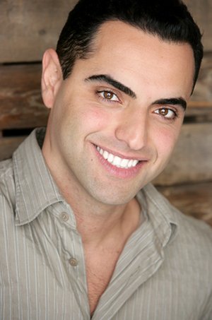 Фото - Фаршад Фарахат: 300x453 / 24 Кб