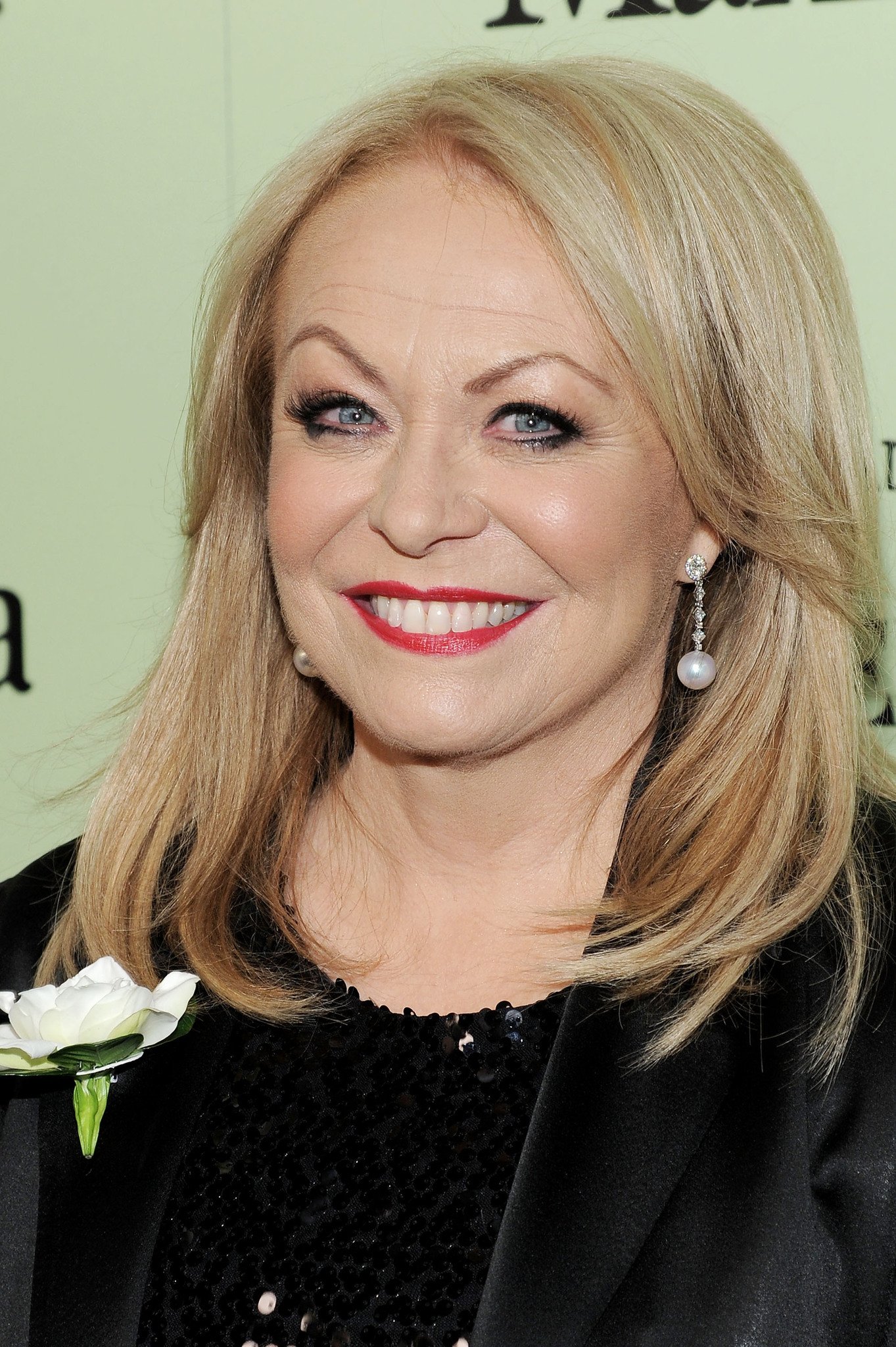 Фото - Джеки Уивер: 1363x2048 / 625 Кб