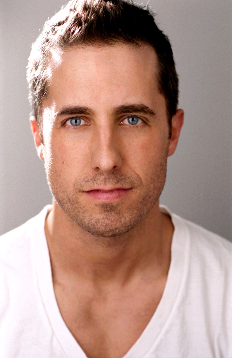 Фото - Джонотан Сейл: 778x1200 / 113 Кб