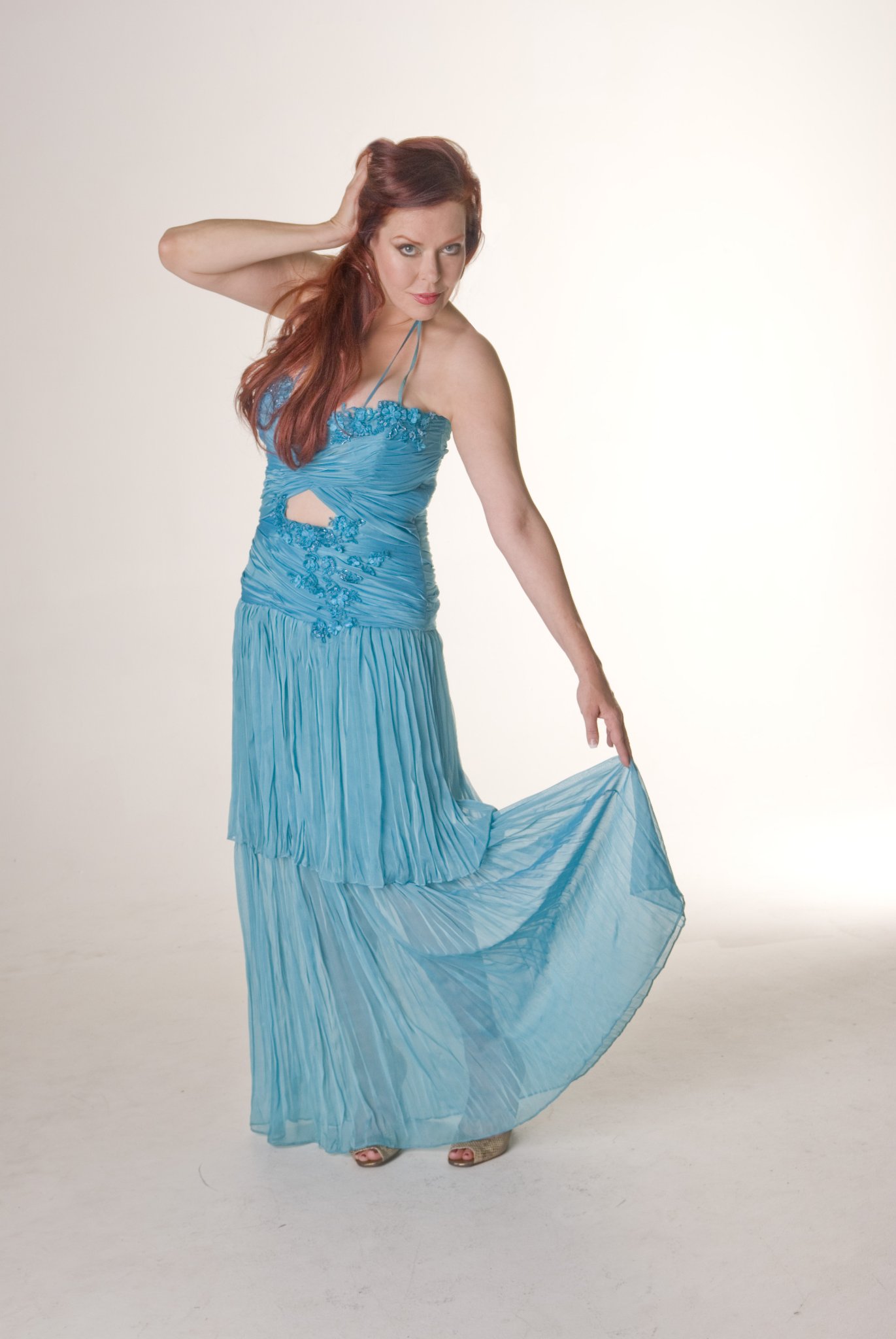 Фото - Лаура Мидомс: 1371x2048 / 187 Кб