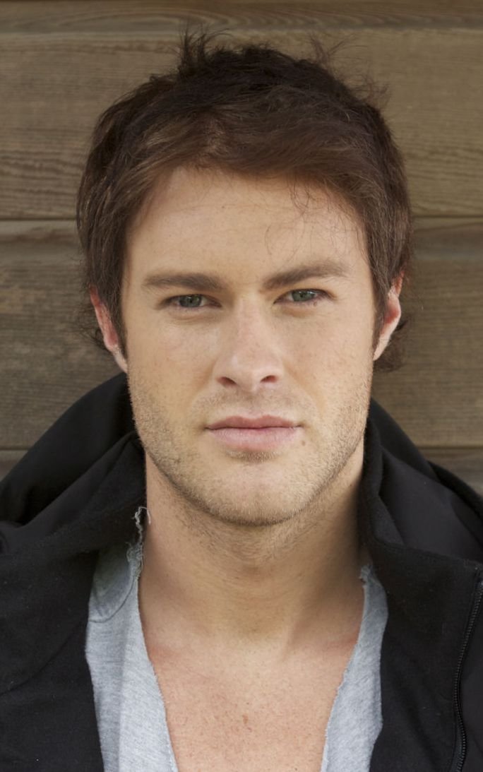 Фото - Джеймс Тревена-Браун: 684x1093 / 83 Кб