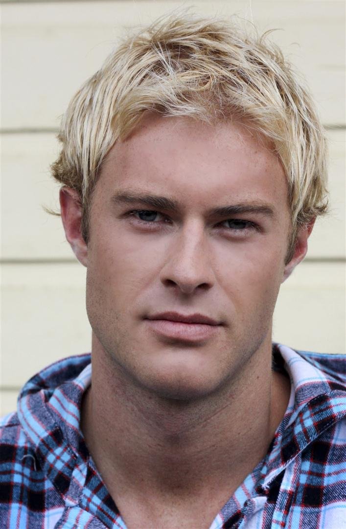 Фото - Джеймс Тревена-Браун: 707x1080 / 108 Кб