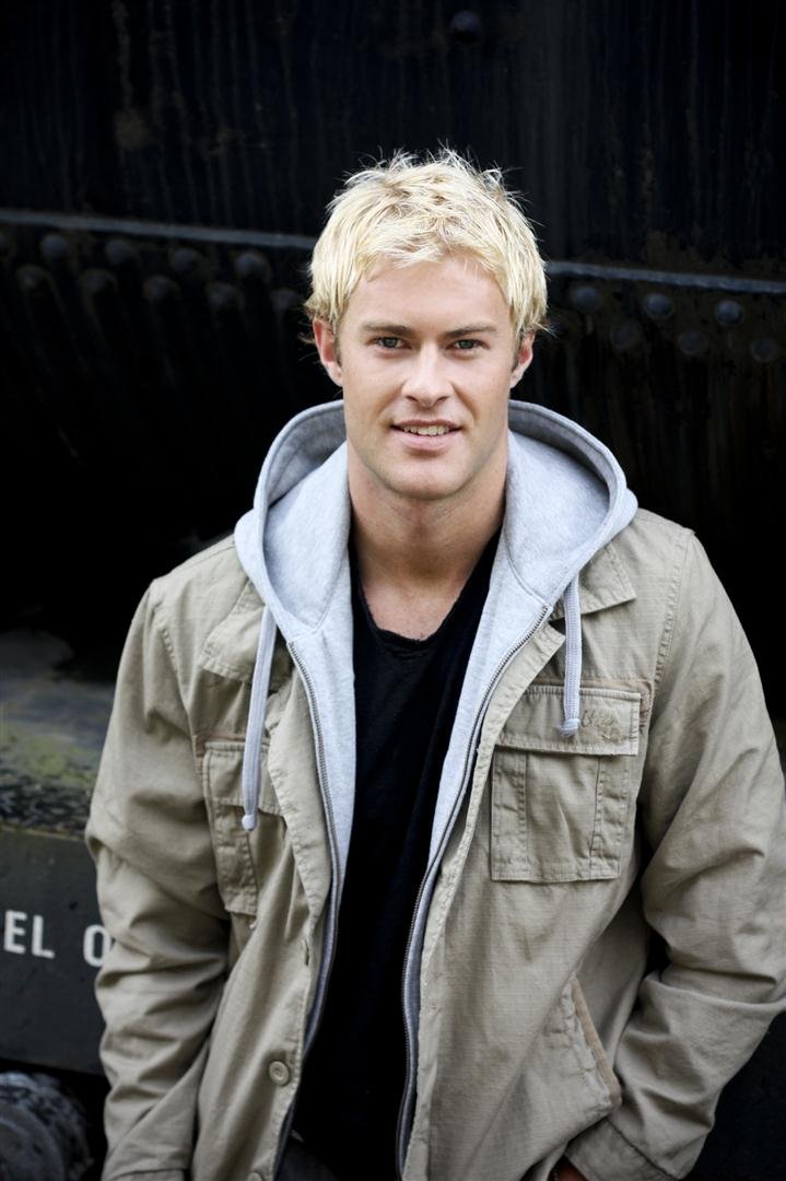 Фото - Джеймс Тревена-Браун: 719x1080 / 91 Кб