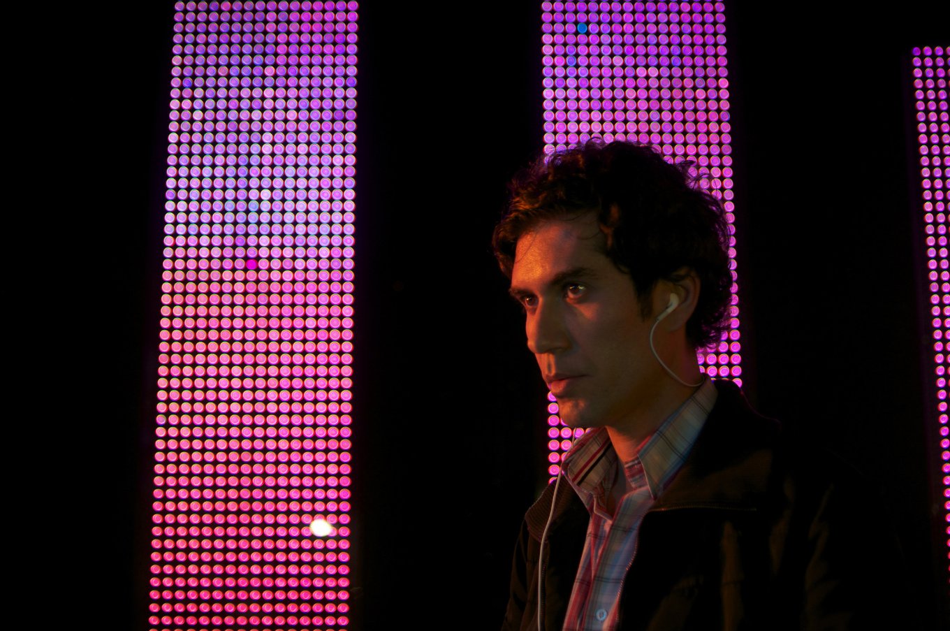 Фото - Реза Сиксо Сафаи: 1360x903 / 222 Кб