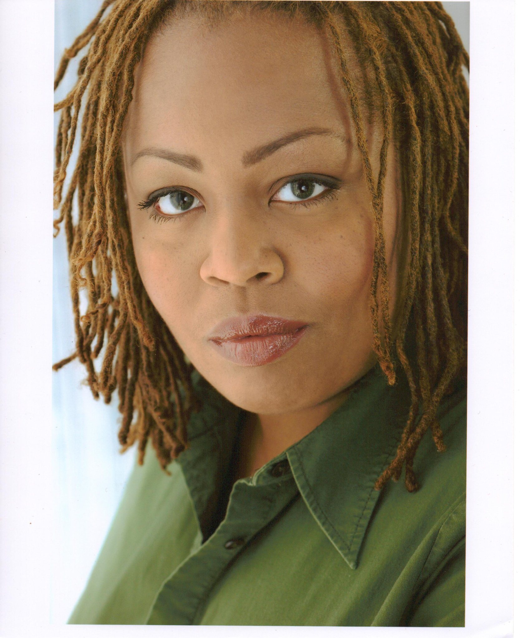 Фото - Эрика Брэдшоу: 1668x2048 / 440 Кб