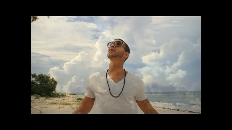 Фото - Ишан Моррис: 768x432 / 31 Кб