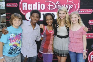 Фото - Карлон Джеффри: 384x256 / 29 Кб