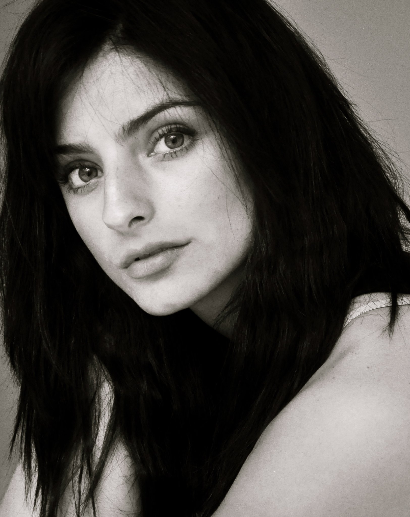 Фото - Айслинн Дербез: 1624x2048 / 361 Кб