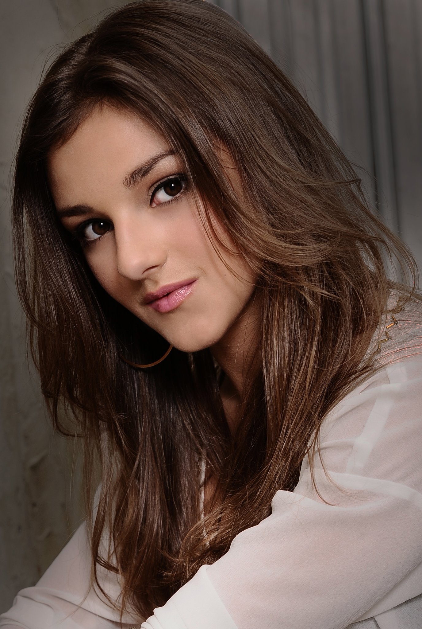 Фото - Алексис Уилкинс: 1376x2048 / 442 Кб