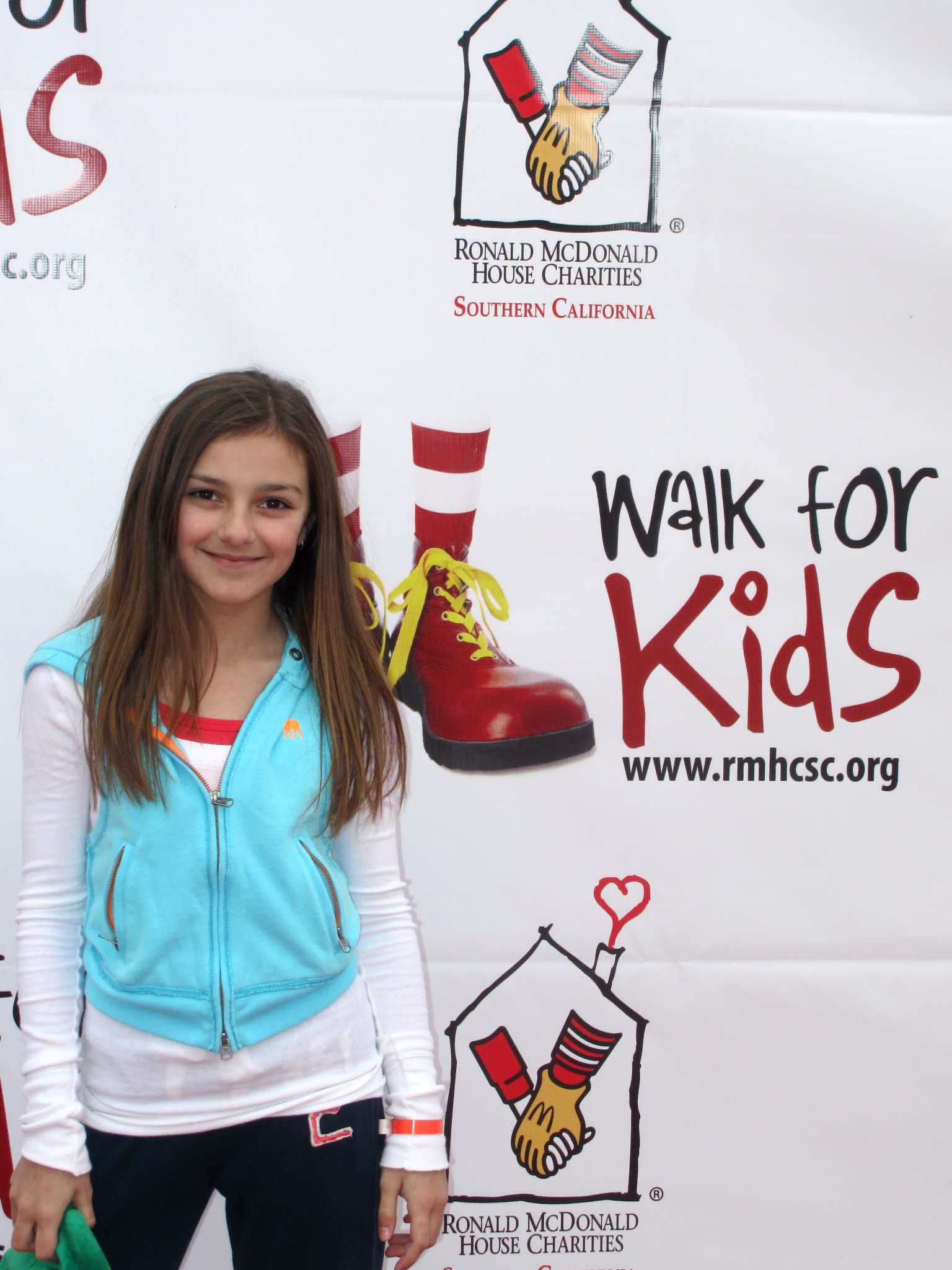 Фото - Алексис Уилкинс: 1536x2048 / 327 Кб