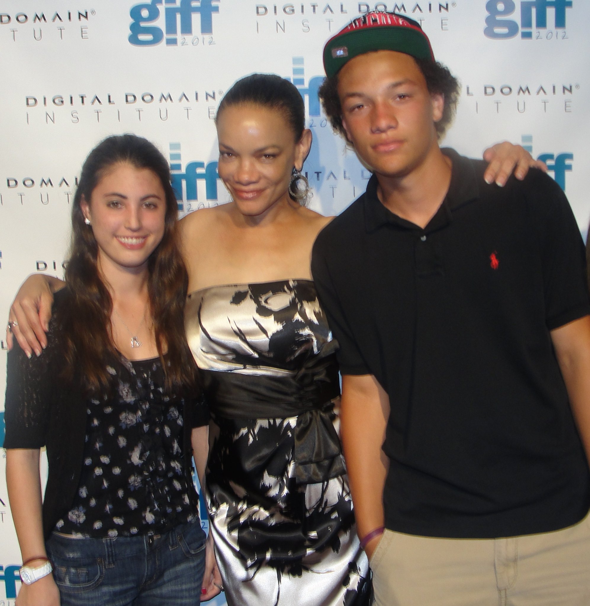 Фото - Вивьен Флеминг-Альварес: 1993x2048 / 455 Кб