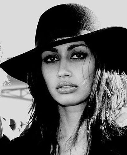 Фото - Каришма Ахлувалиа: 408x500 / 39 Кб