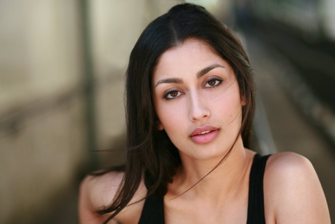 Фото - Каришма Ахлувалиа: 669x448 / 31 Кб