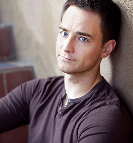 Фото - Джонотан Рут: 538x575 / 46 Кб