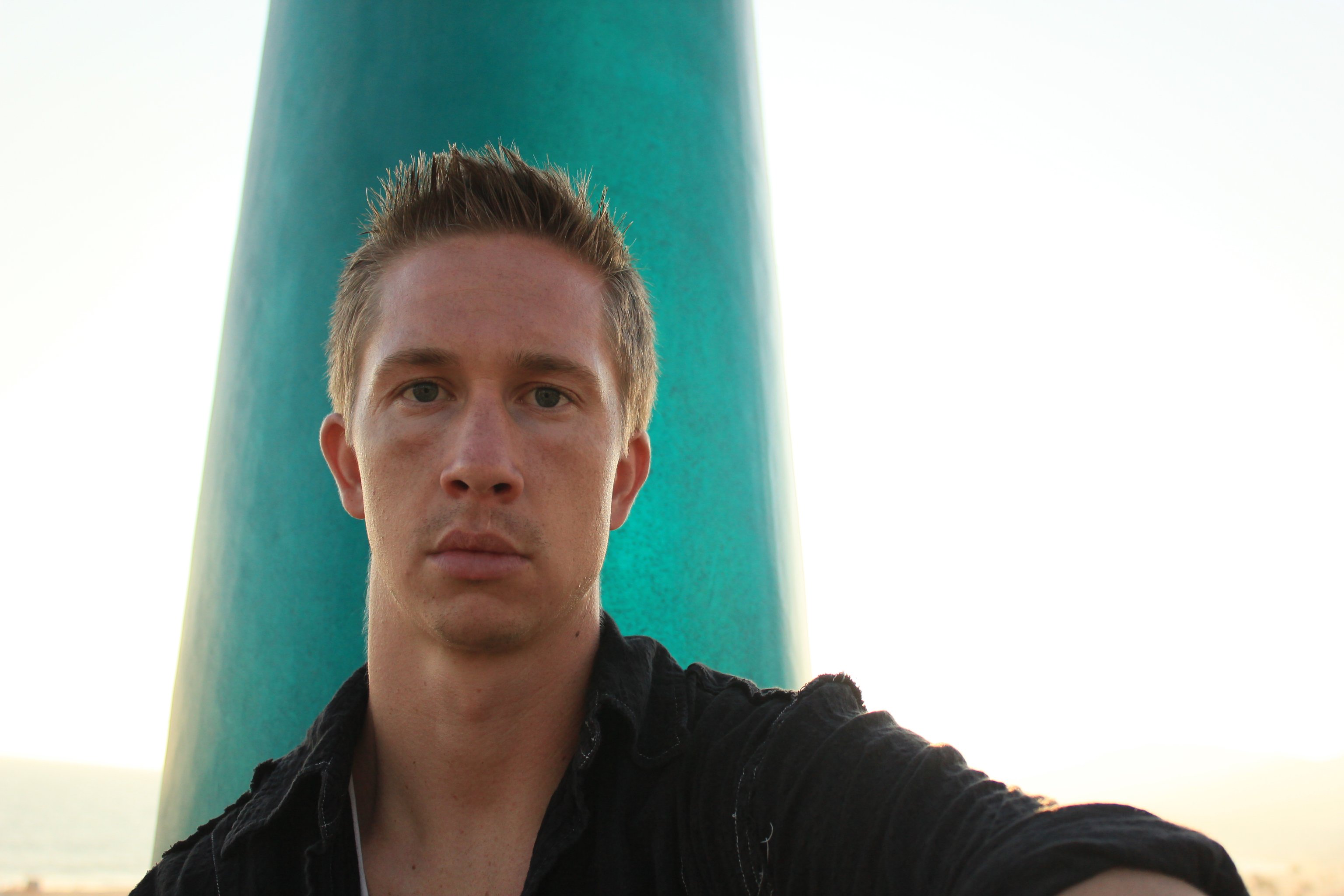 Фото - Робби Корбет: 3072x2048 / 325 Кб