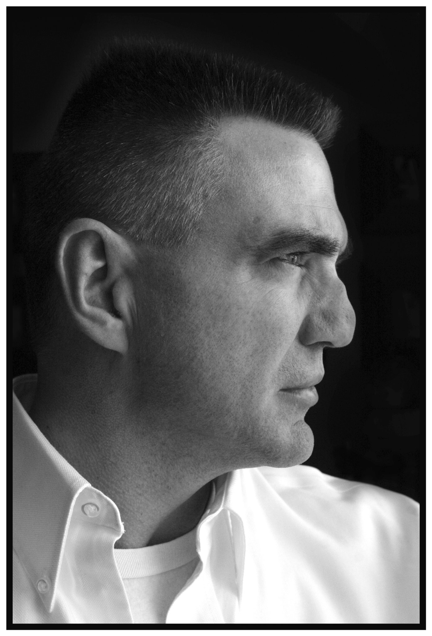 Фото - Роберт Хотален: 1392x2048 / 318 Кб