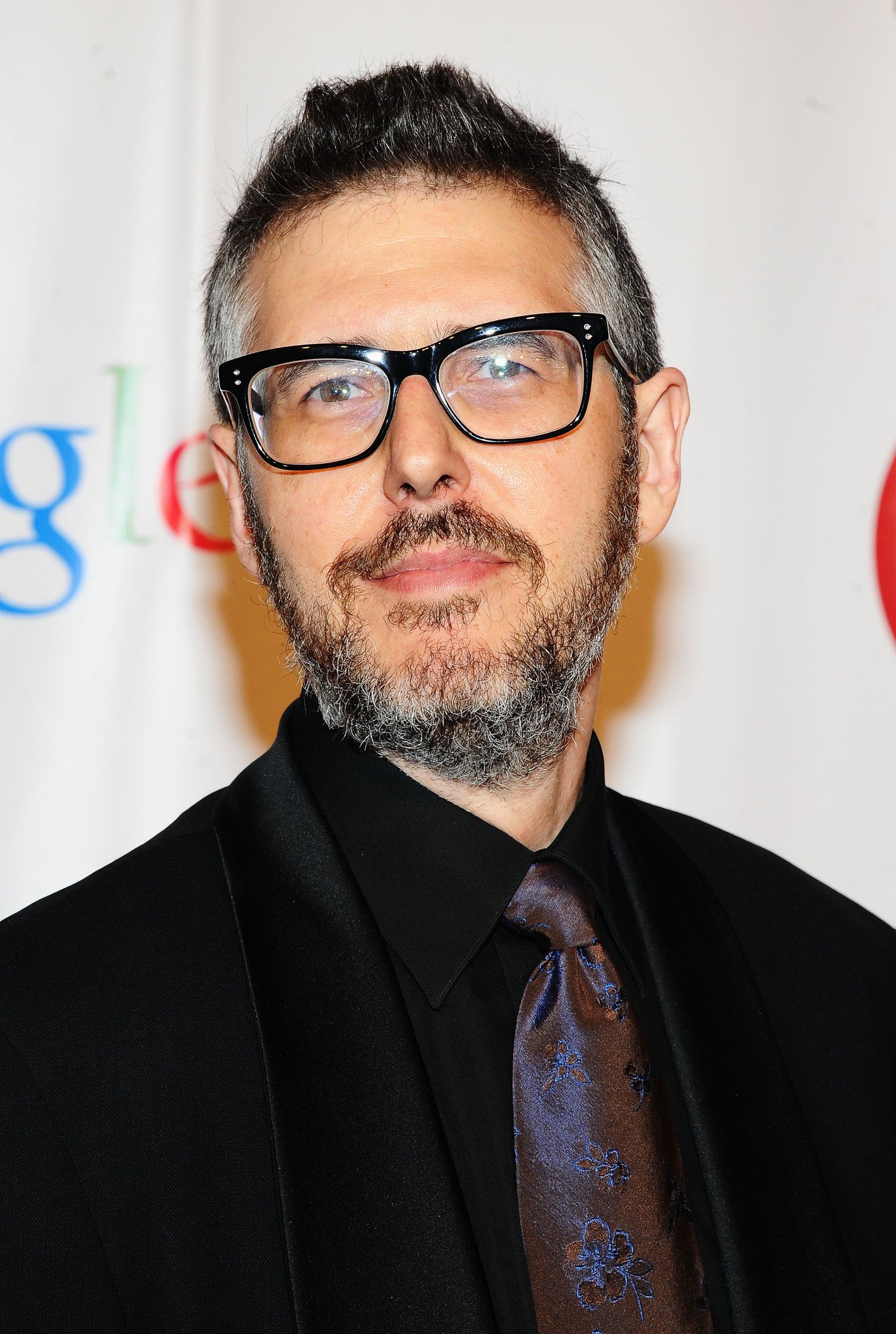 Фото - Айра Гласс: 1376x2048 / 492 Кб