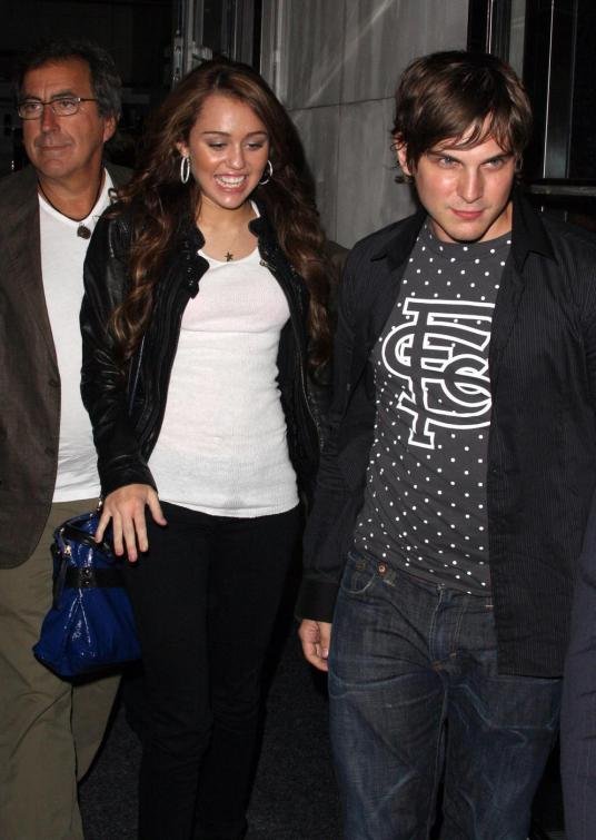 Фото - Пол Бекер: 536x755 / 58 Кб