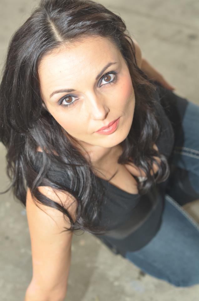 Фото - Ливия Милано: 636x960 / 61 Кб