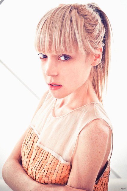 Фото - Антония Кэмпбелл-Хьюджес: 427x640 / 52 Кб