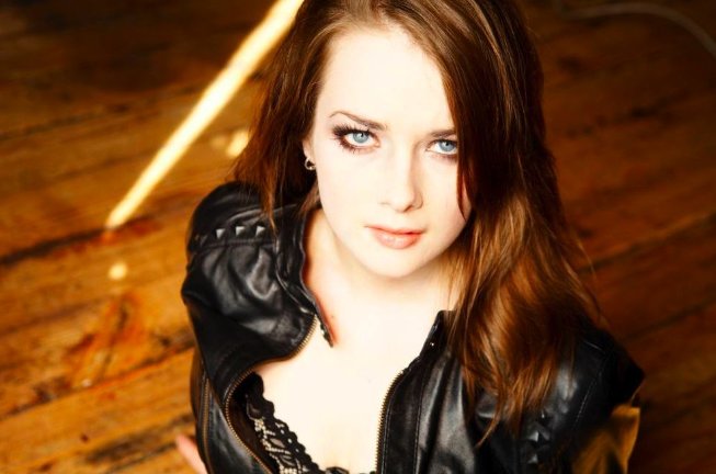 Фото - Элли МакДональд: 653x432 / 45 Кб