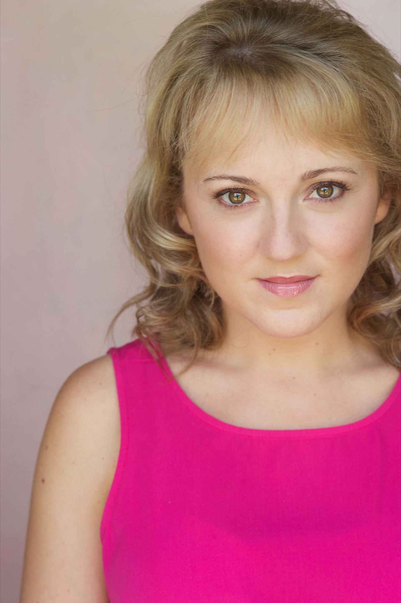 Фото - Дженнифер Пэйдж: 1363x2048 / 203 Кб