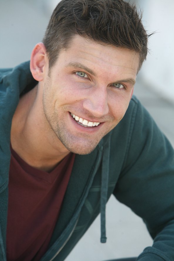 Фото - Райан Бигл : 593x890 / 59 Кб