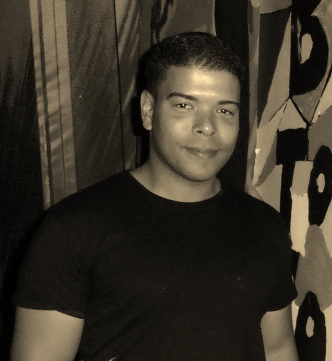 Фото - Родни Ролдан: 663x722 / 63 Кб