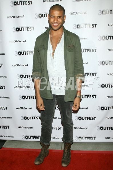 Фото - Джеффри Бауэр-Чепман: 396x594 / 45 Кб