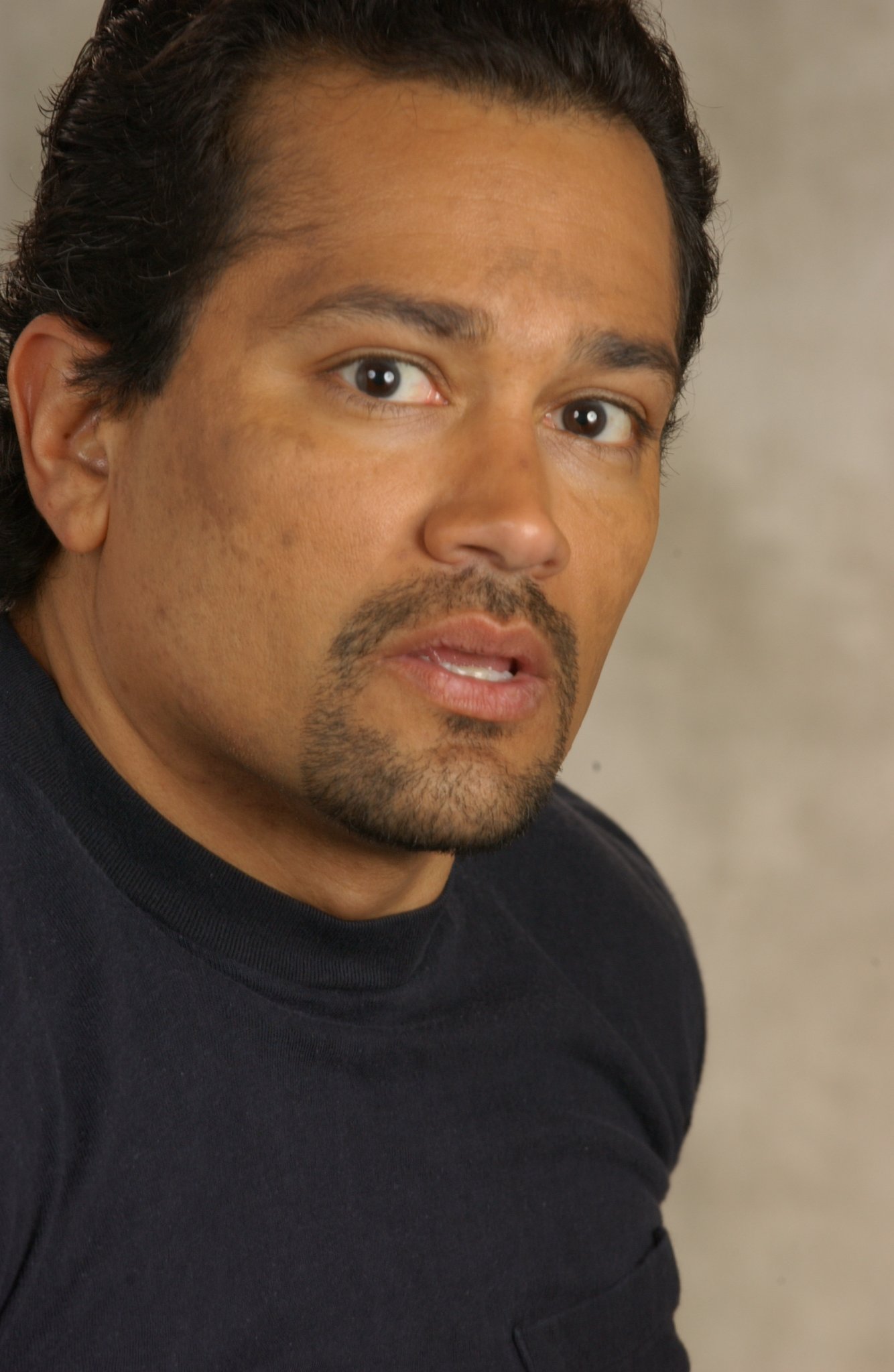 Фото - Тони Аламеда: 1334x2048 / 229 Кб