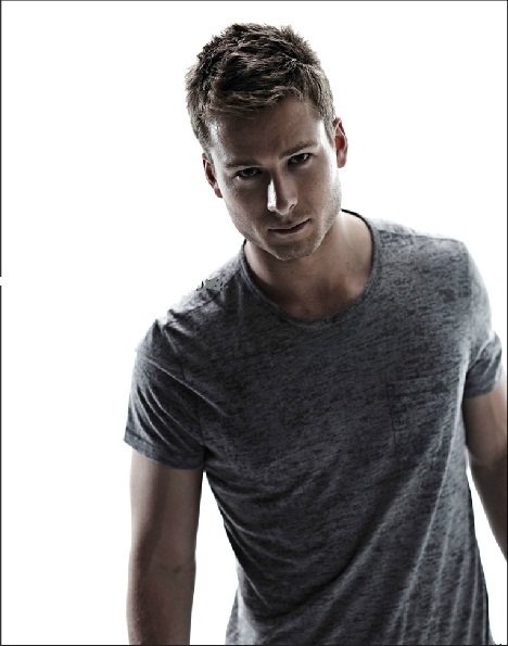 Фото - Глен Пауэлл: 468x595 / 39 Кб