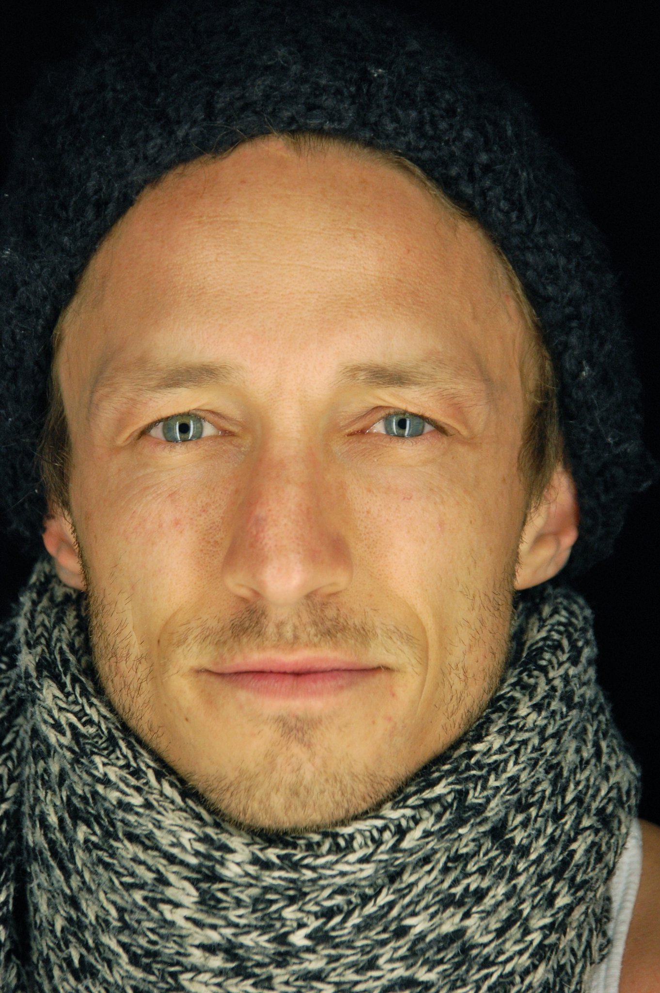 Фото - Брэдли Страйкер: 1362x2048 / 453 Кб