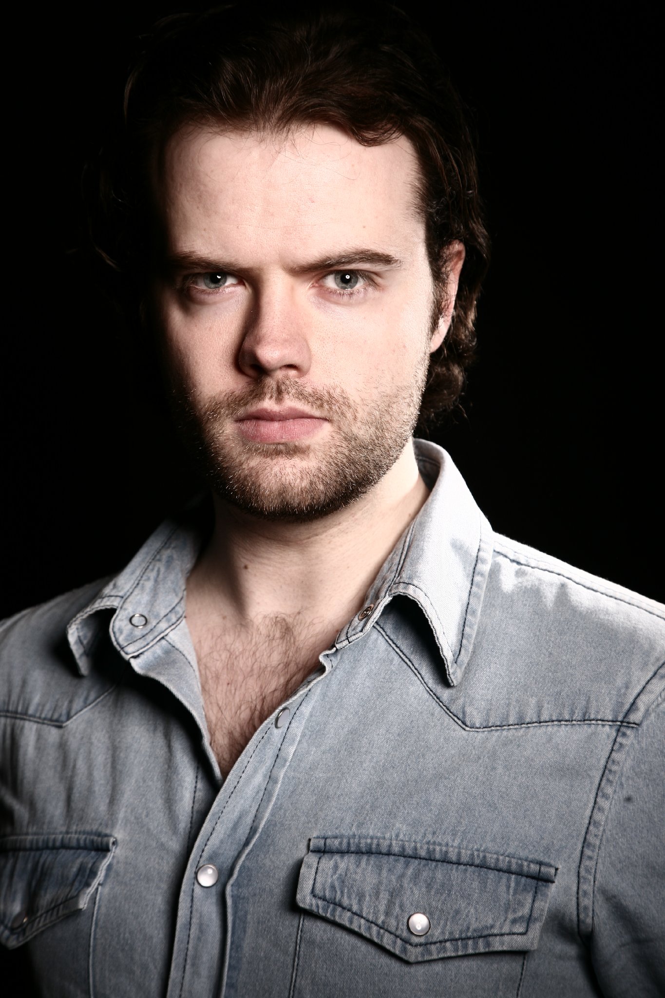 Фото - Даррил Кинселла: 1365x2048 / 435 Кб