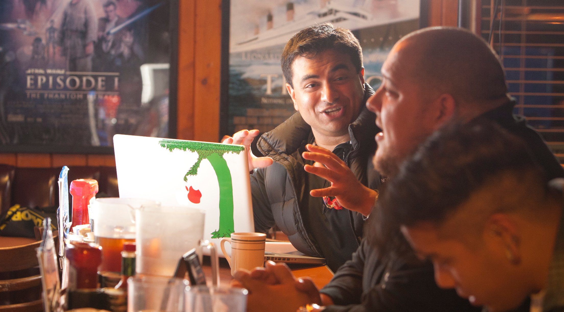 Фото - Мухаммад Али Хасан: 2209x1223 / 376 Кб