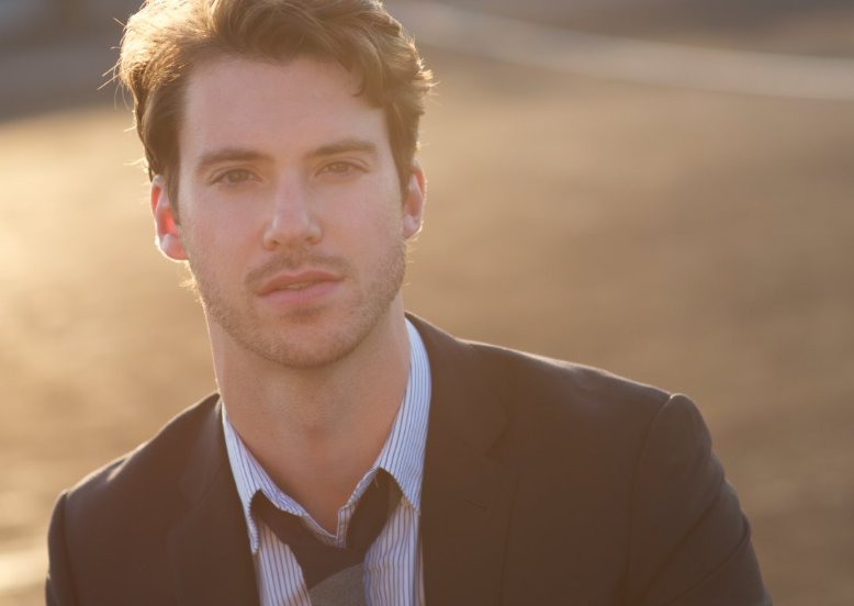 Фото - Кайл Патрик Бреннан: 778x552 / 33 Кб