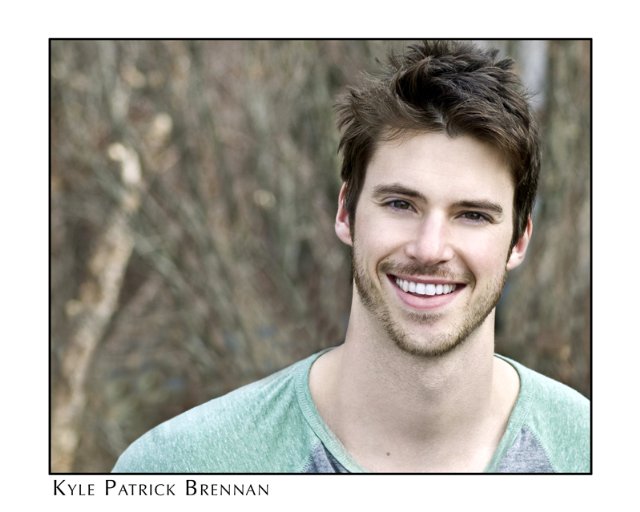 Фото - Кайл Патрик Бреннан: 640x512 / 46 Кб