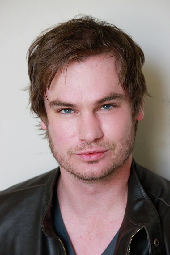 Фото - Десмонд Филлипс: 550x825 / 59 Кб