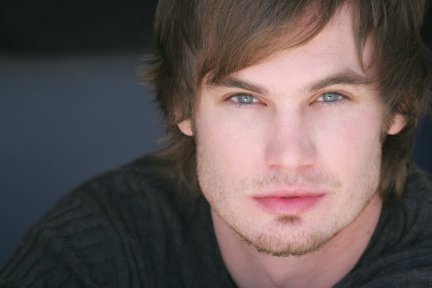 Фото - Десмонд Филлипс: 432x288 / 17 Кб