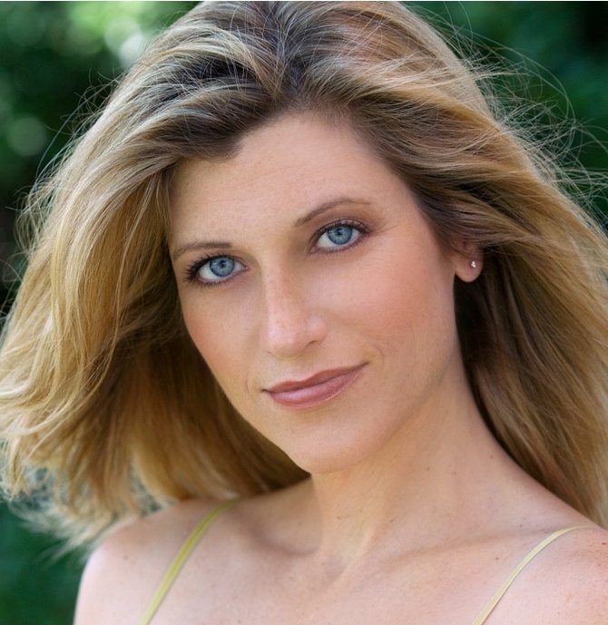 Фото - Дженнифер Руссоли: 670x689 / 84 Кб