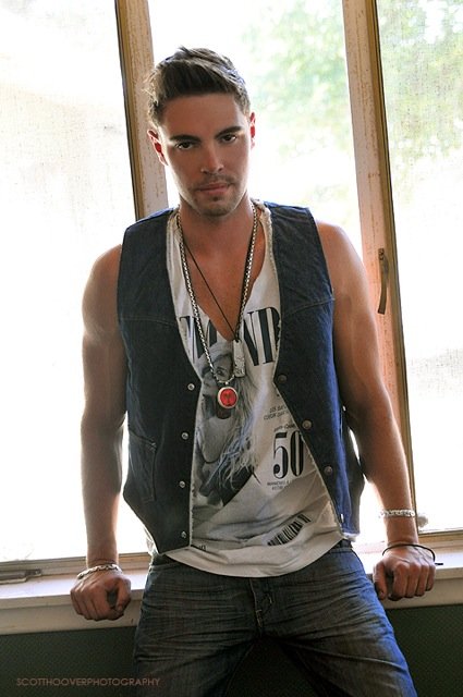 Фото - Томми О'Рилли: 425x640 / 52 Кб