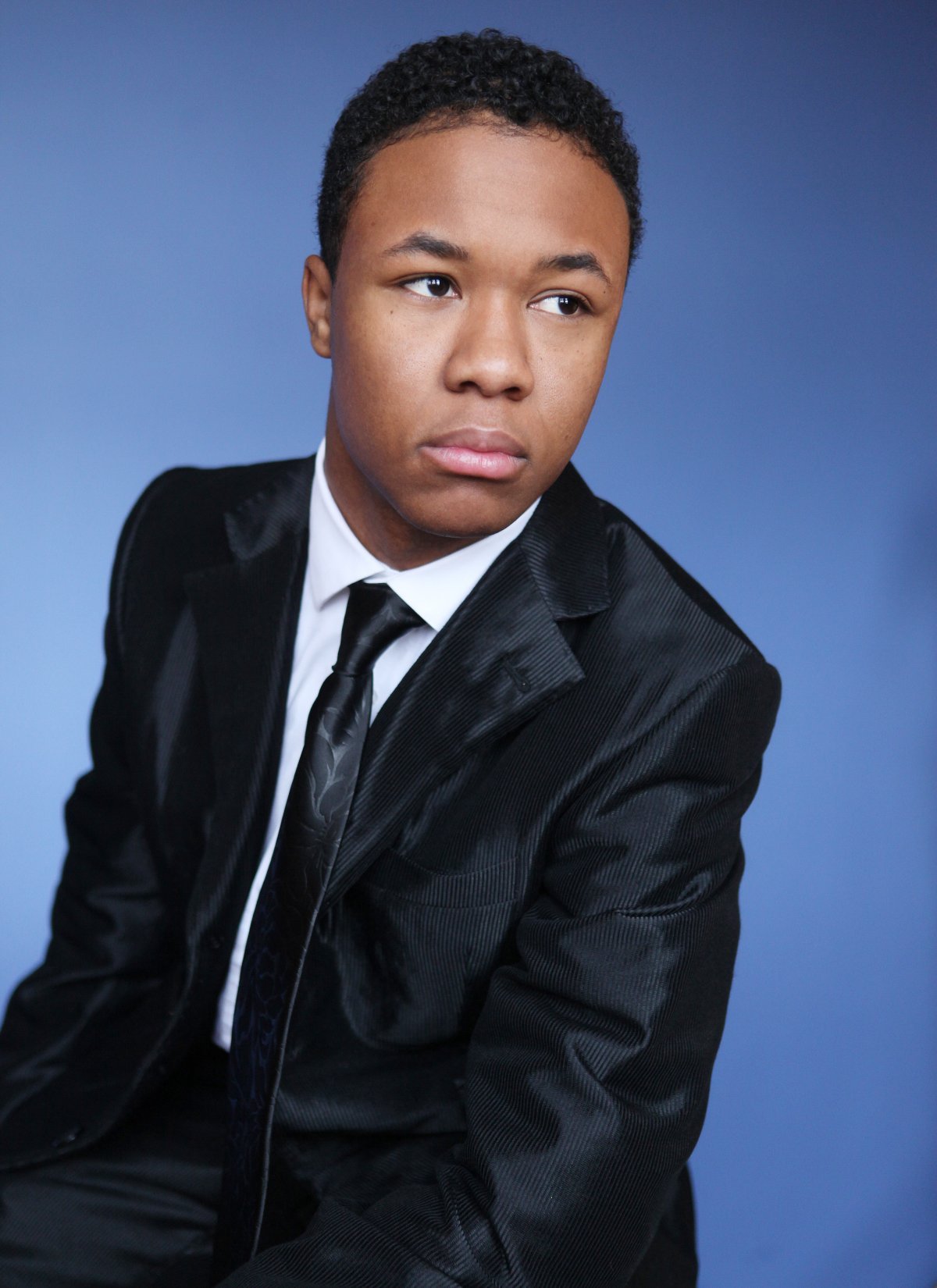 Фото - Джош Гилберт: 1200x1650 / 192 Кб