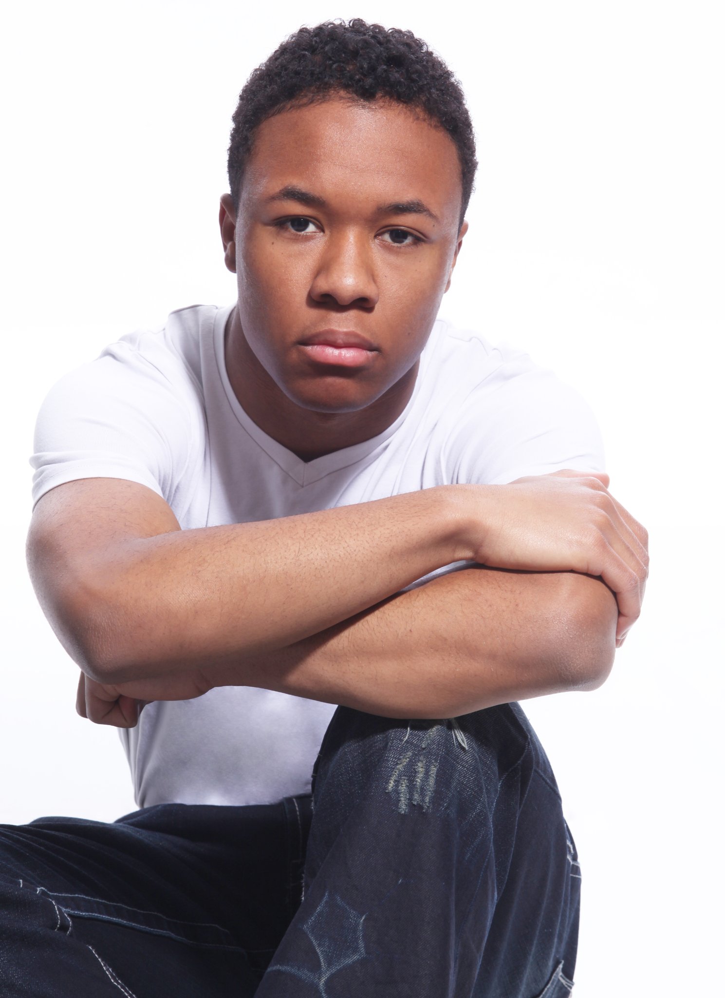 Фото - Джош Гилберт: 1489x2048 / 250 Кб