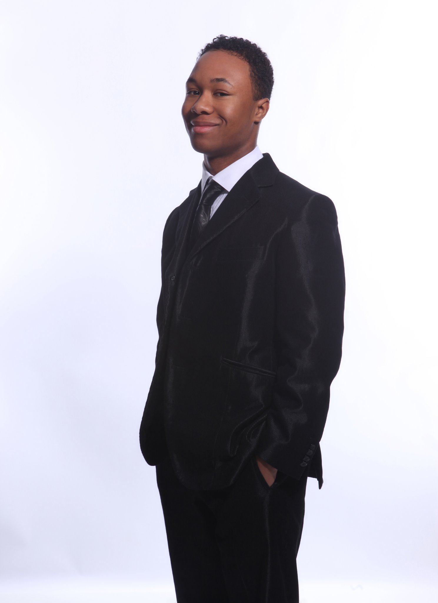 Фото - Джош Гилберт: 1489x2048 / 99 Кб